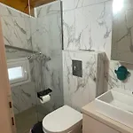 Chara's House דירה