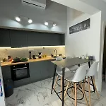 Chara's House דירה