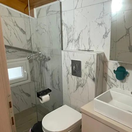 Chara's House アパート