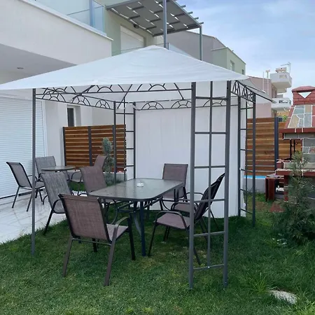 Chara's House شقة