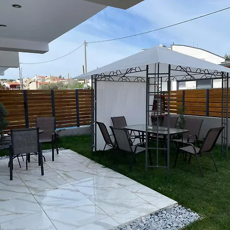 Chara's House شقة *