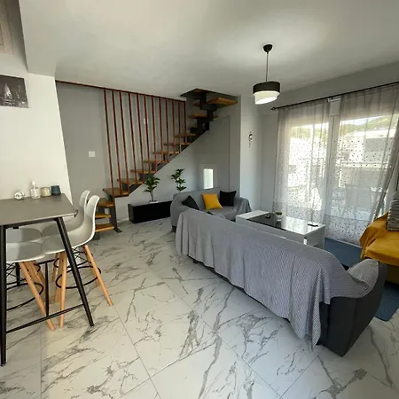 Chara's House شقة