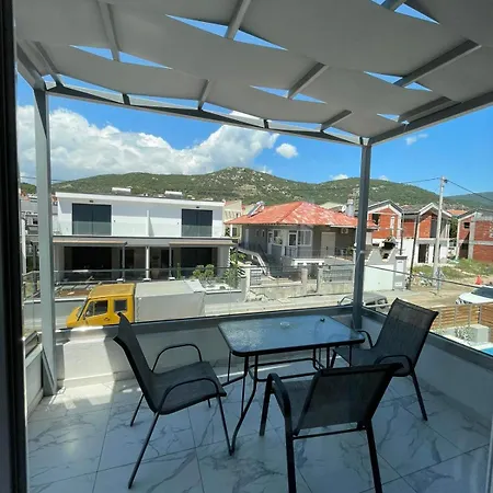 Chara's House شقة *