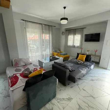 Chara's House דירה